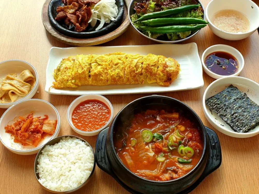 돼지고기 김치찌개 정식